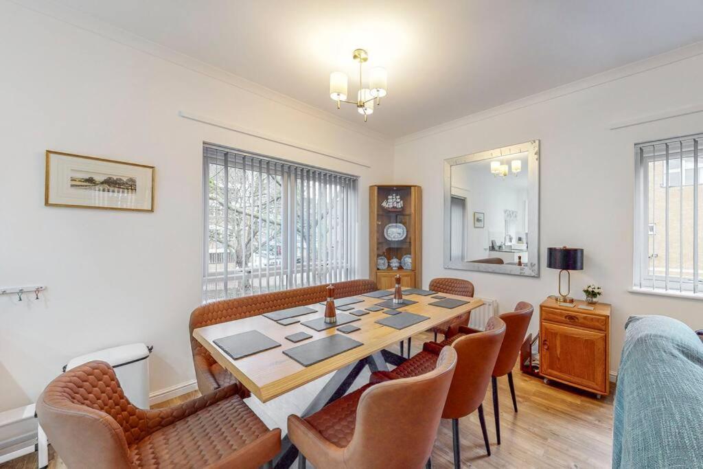 Beautiful 4-Bedroom House In Victoria Park London Bagian luar foto