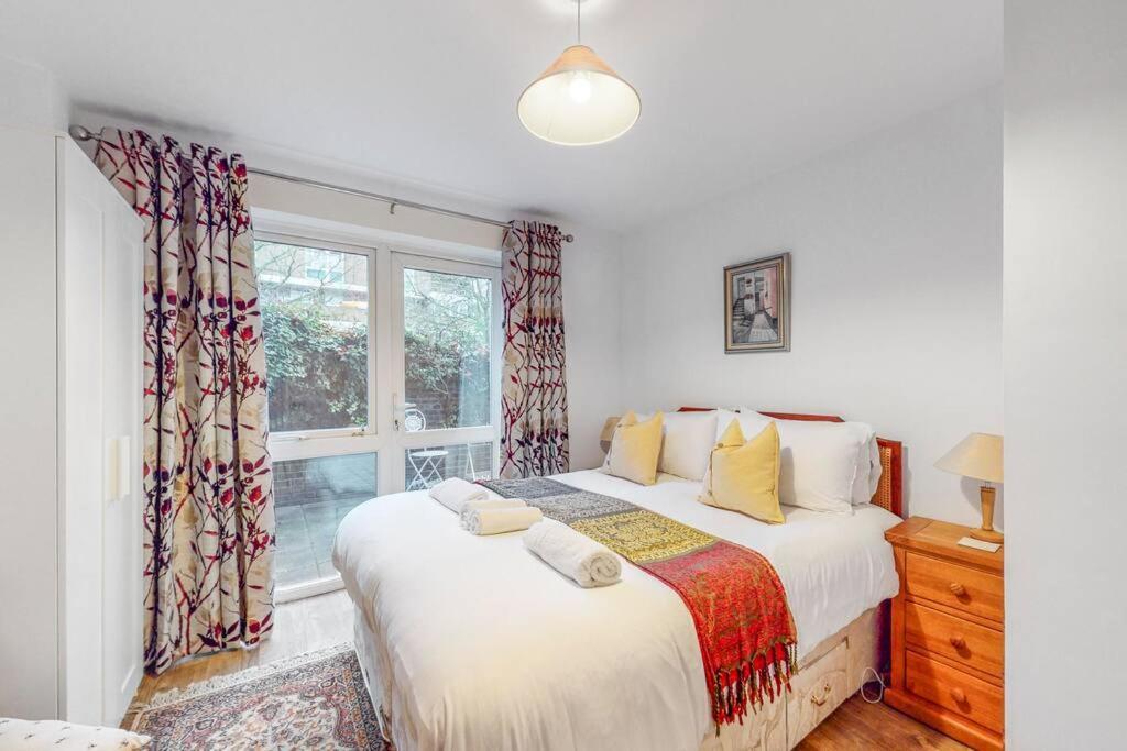 Beautiful 4-Bedroom House In Victoria Park London Bagian luar foto